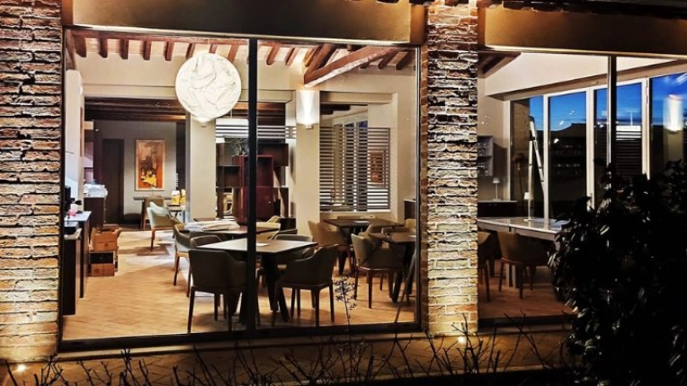 Patios & Terraces, Hotels / Restaurants, Exterior, Interior Architecture & Design, Contemporary