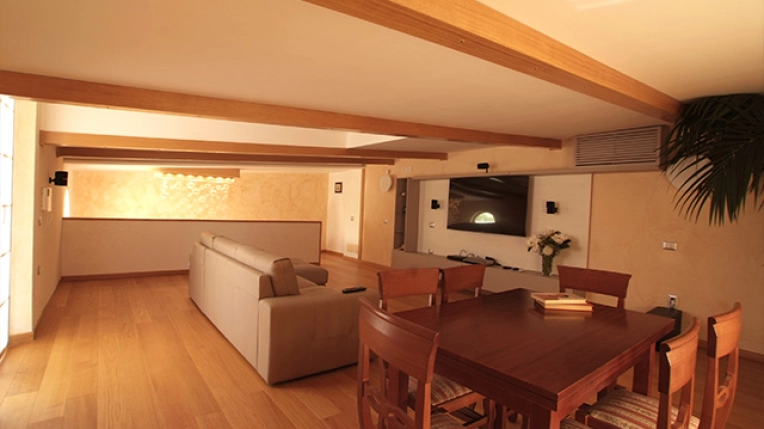 Single-Family Homes, Flats / Apartments