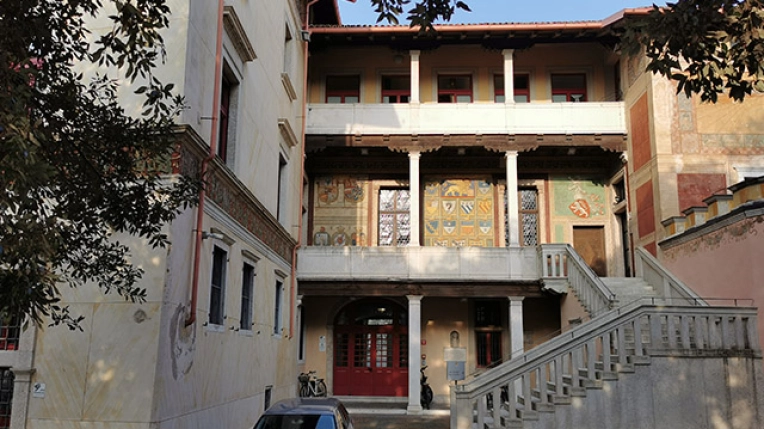 Restoration, Commercial Buildings, Public Access Buildings, Classic